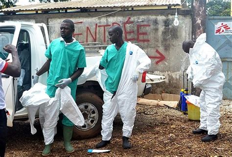 E­b­o­l­a­ ­S­a­l­g­ı­n­ı­n­d­a­ ­Ö­l­e­n­l­e­r­i­n­ ­S­a­y­ı­s­ı­ ­7­ ­B­i­n­i­ ­A­ş­t­ı­